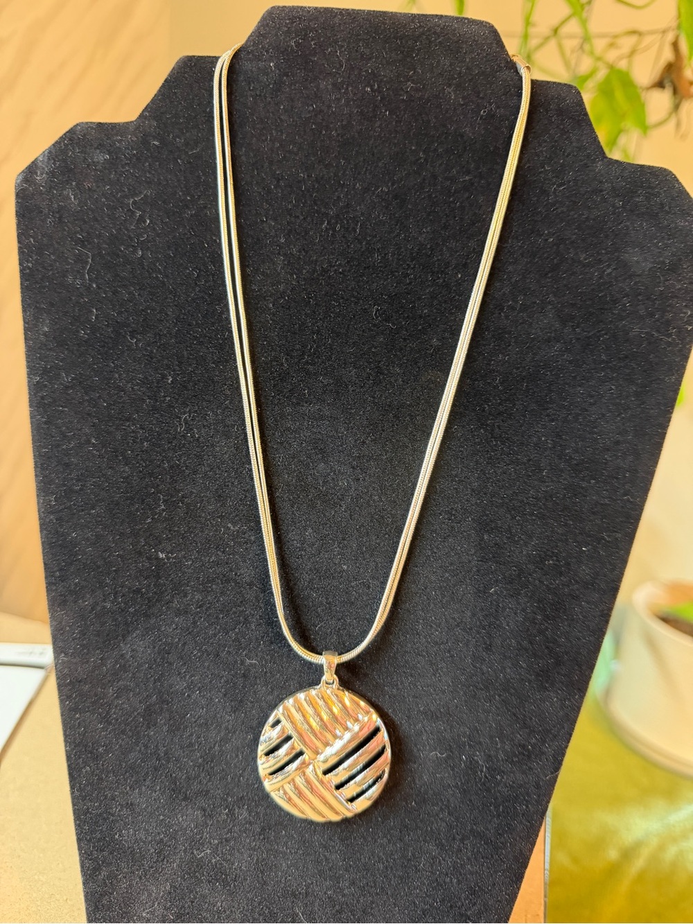 Silver-Gold Tone Round Pattern Pendant Necklace - Women Jewelry